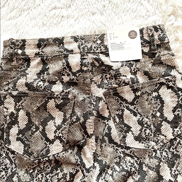 NWT H&M  HIGH WAISTED SNAKESKIN JEAN - Picture 8 of 15